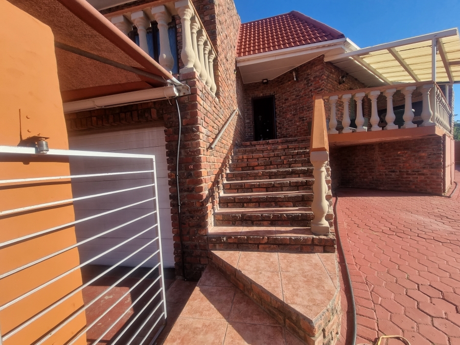 6 Bedroom Property for Sale in Heiderand Western Cape